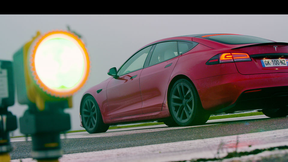 TESLA-S PLAID - LA BOMBE